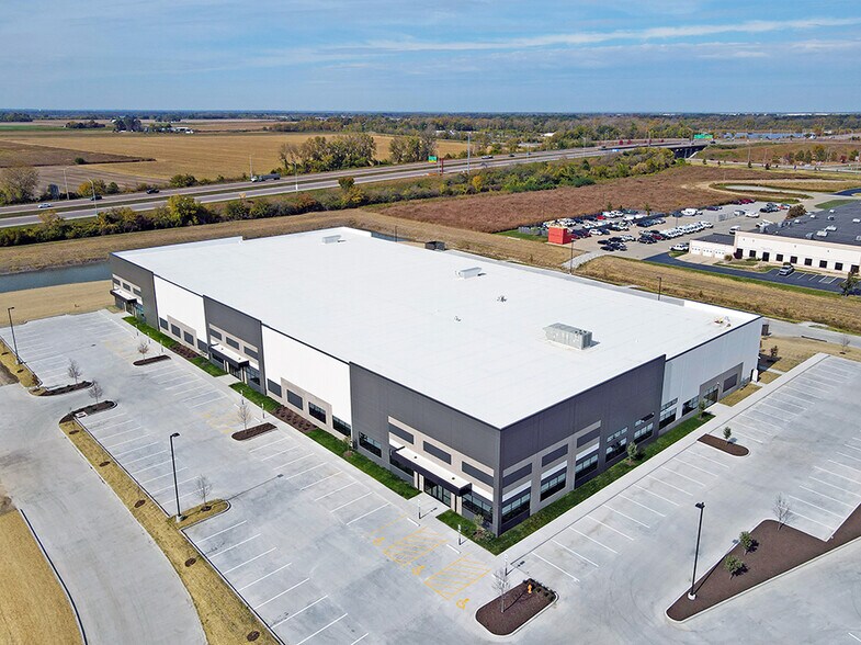 Primary Photo Of 100 Commerce Center Dr, Collinsville Light Distribution For Lease