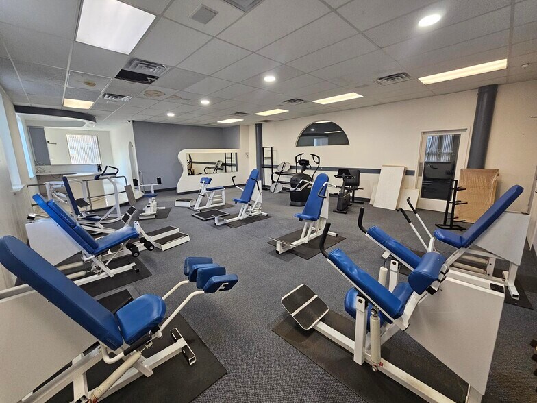 More Photos Of 166 E Jericho Tpke, Mineola Office For Lease