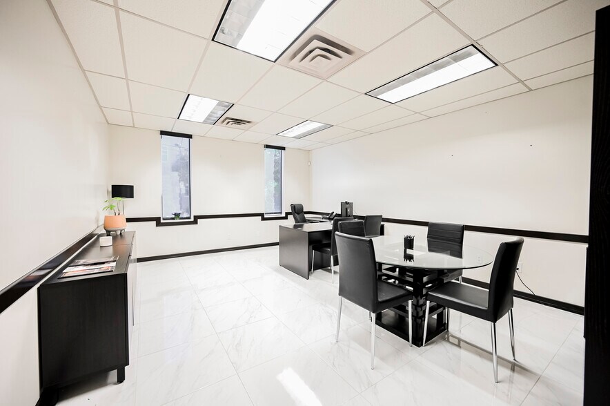 More Photos Of 630 S 3rd St, Las Vegas Office For Sale