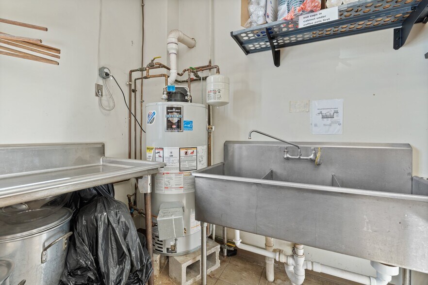 More Photos Of 646 Daniel Webster Hwy, Merrimack Specialty For Lease