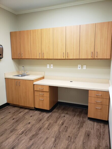 More Photos Of 2230 Towne Lake Pky, Woodstock Medical For Lease