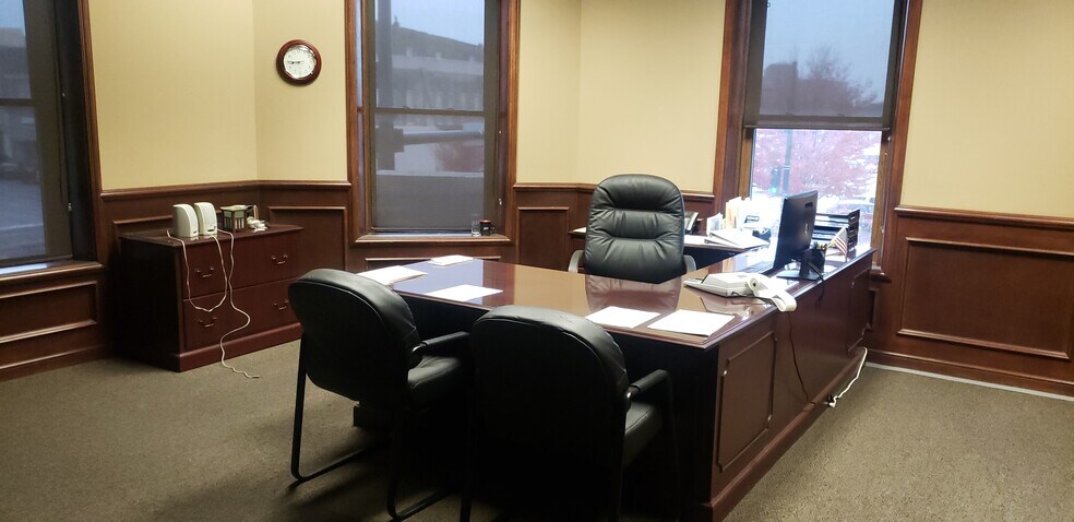 More Photos Of 200 N Main St, Hutchinson Office For Lease