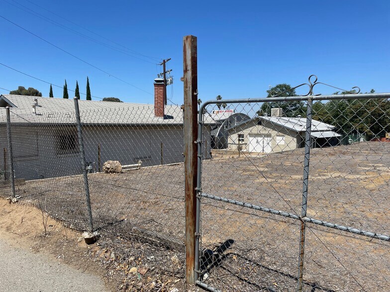 More Photos Of 622 Elm Ave, Beaumont Office For Sale