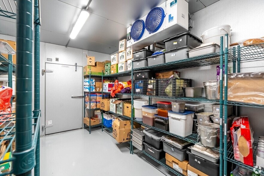 More Photos Of 5600 Roosevelt Way, Seattle Freestanding For Lease