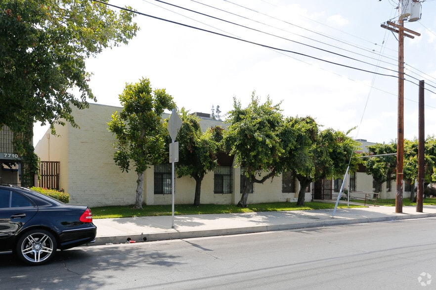 More Photos Of 7700-7704 Kester Ave, Van Nuys Warehouse For Lease