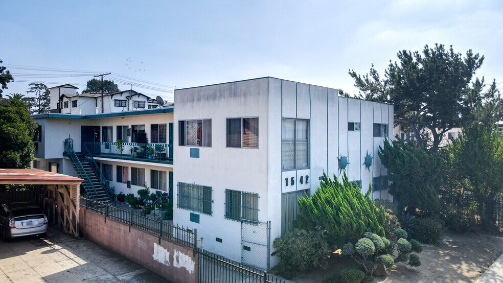 More Photos Of , Los Angeles Multifamily For Sale