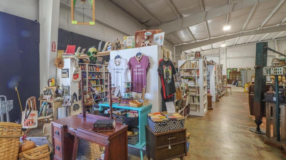 More Photos Of 4030 Suzanne Dr, Diberville Showroom For Sale