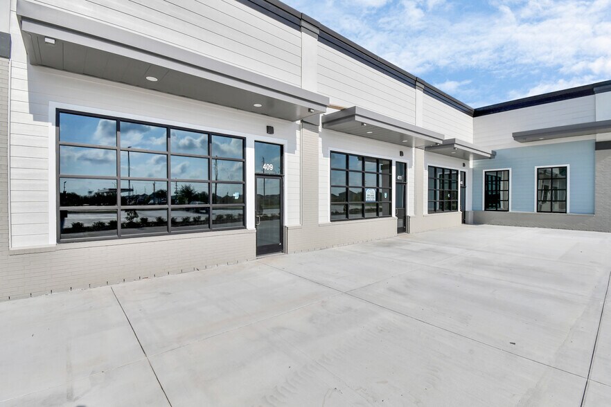 More Photos Of 30625 Kingsland Blvd, Brookshire Storefront For Lease