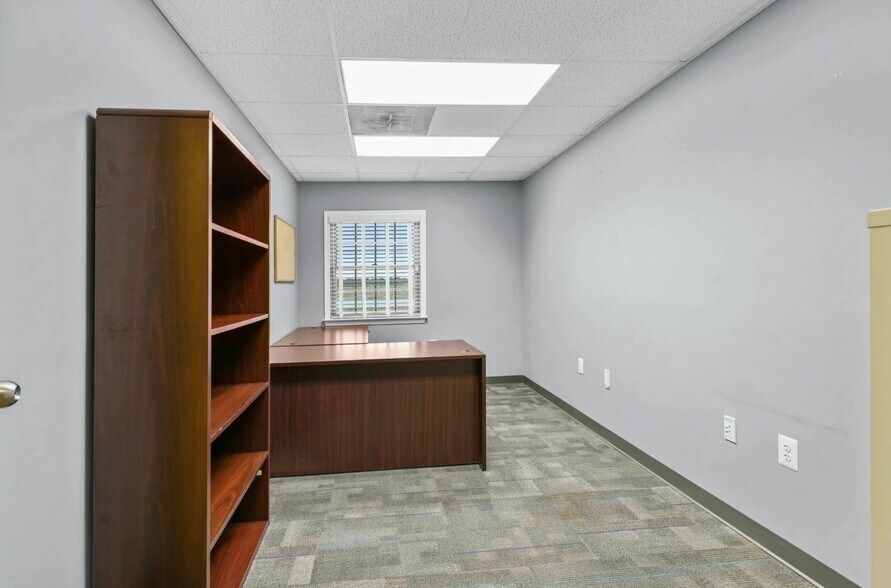 More Photos Of 47332 Thomas Rowe Ln, Lexington Park Office For Lease