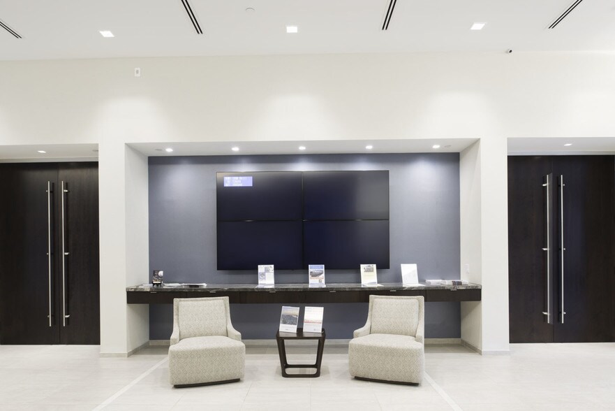 More Photos Of 100 Bloomingdale Rd, White Plains Freestanding For Lease