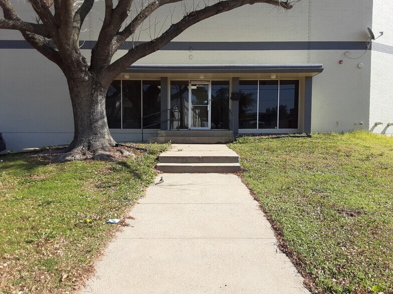 Primary Photo Of 10820 Composite Dr, Dallas Warehouse For Sale