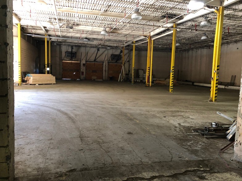More Photos Of 400 Clinton St, Fayetteville Manufacturing For Lease