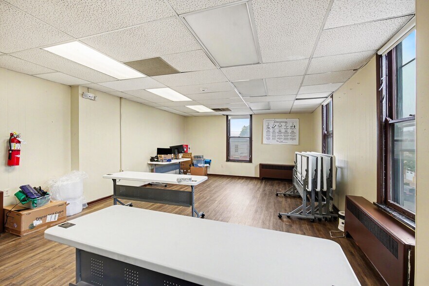 More Photos Of 1002 Monmouth St, Newport Office Residential For Sale