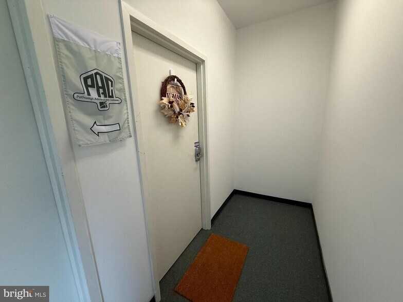 More Photos Of 225 Town Square Dr, Lusby Medical For Lease
