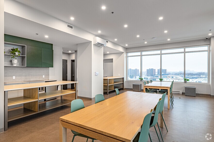 More Photos Of 300 Pl Charles-Le Moyne, Longueuil Apartments For Lease