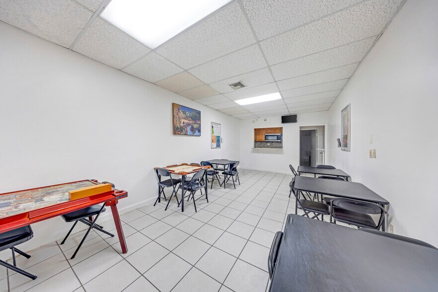 More Photos Of 700 E 1st Ave, Hialeah Medical For Lease