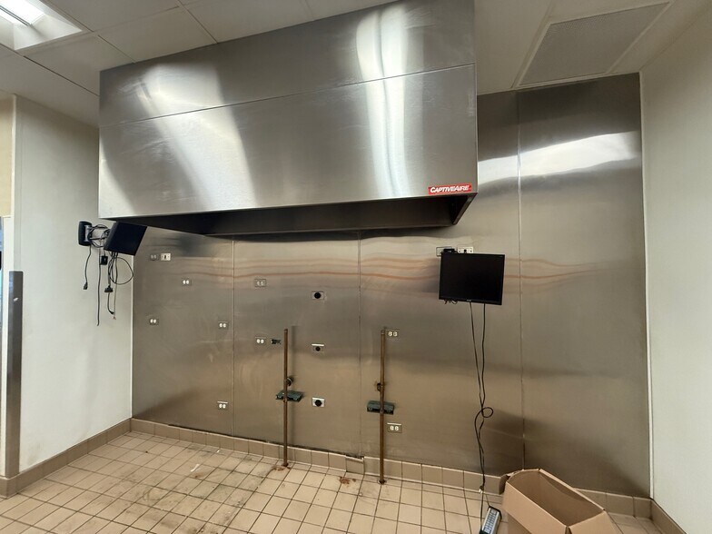 More Photos Of 530 Crescent Blvd, Glen Ellyn Freestanding For Lease