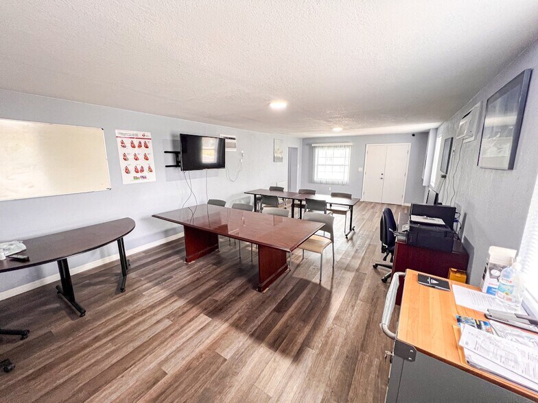 More Photos Of 1110 E Laura St, Plant City Funeral Home For Sale