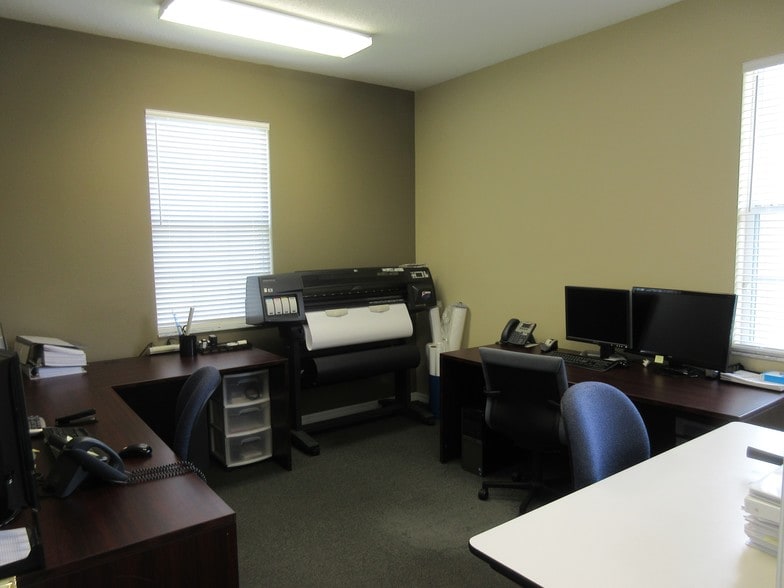 More Photos Of 6912 W Linebaugh Ave, Tampa Medical For Lease