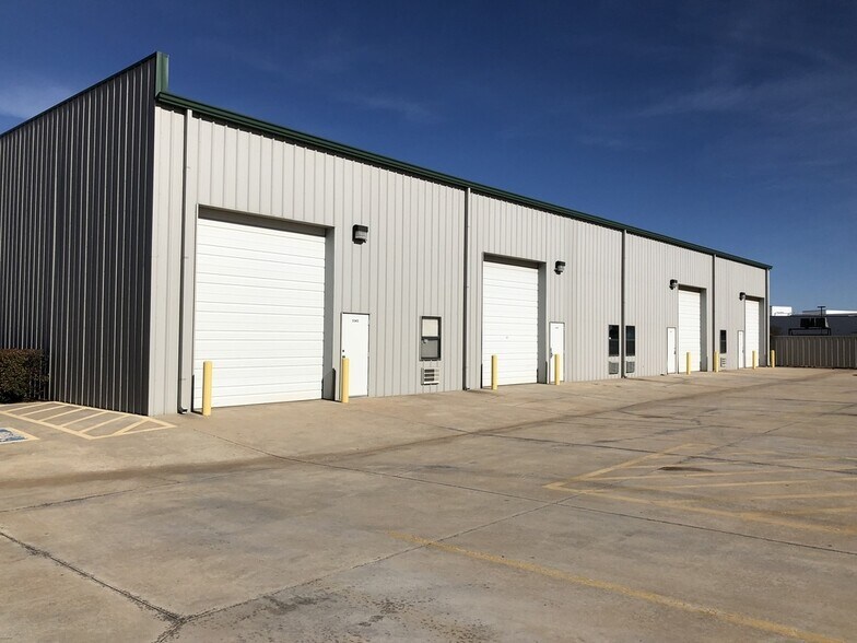 More Photos Of 3333-3349 Deskin Dr, Norman Industrial For Sale