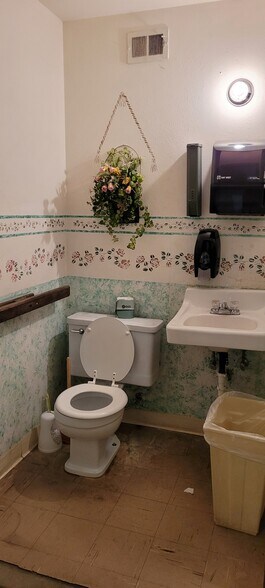 More Photos Of 2515 6th Ave N, Great Falls General Retail For Sale