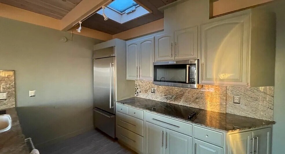 More Photos Of 807 Burnett Ave, San Francisco Multifamily For Sale