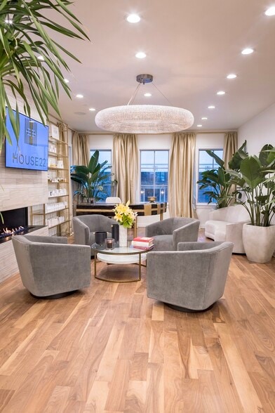 More Photos Of 22 E Elm St, Chicago Storefront Retail Office For Sale