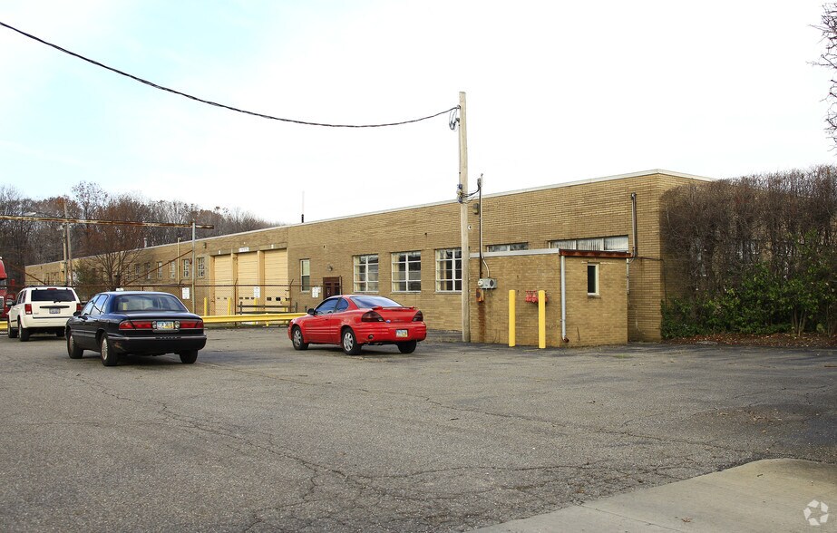 More Photos Of 19201 Cranwood Pky, Warrensville Heights Warehouse For Lease