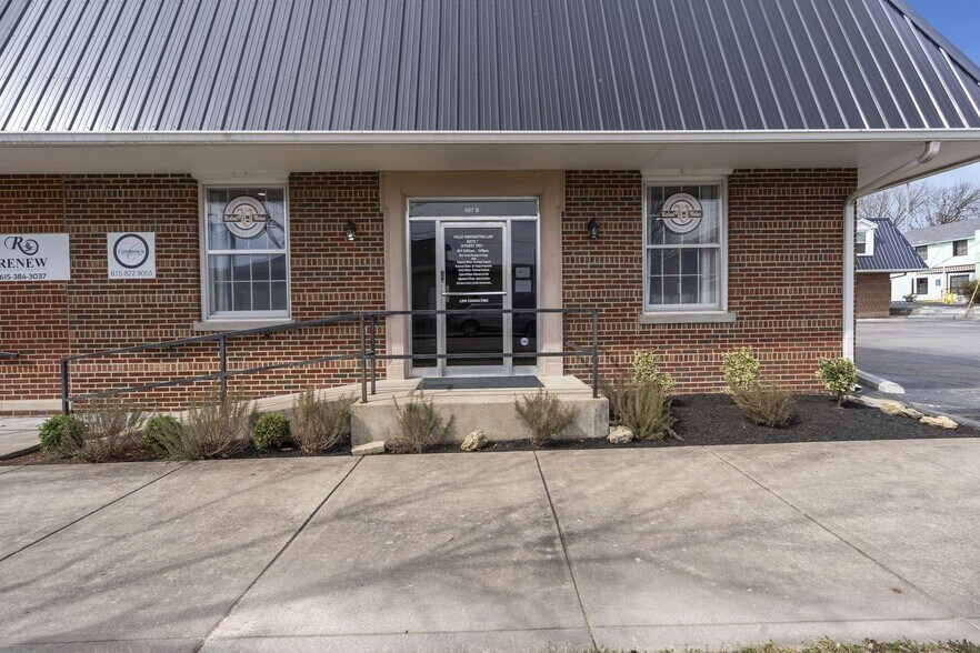 More Photos Of 607 Locust St, Springfield Office For Sale