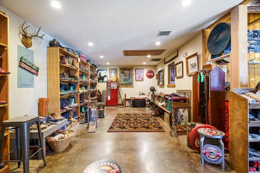 More Photos Of 2524 Carson St, Haltom City Storefront Retail Office For Sale