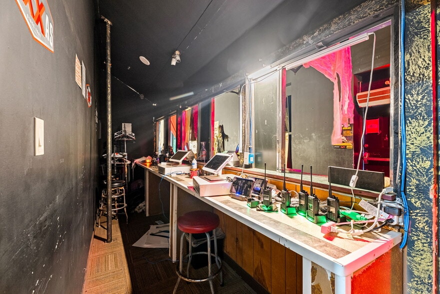 More Photos Of 13087 Hwy 271 N, Tyler Bar For Sale