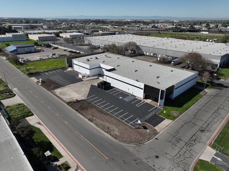 More Photos Of 2401-2403 Stagecoach Rd, Stockton Warehouse For Lease