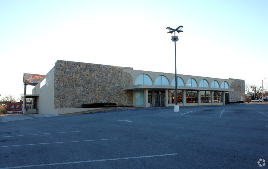 More Photos Of 4330 S Broadway, Saint Louis Freestanding For Sale