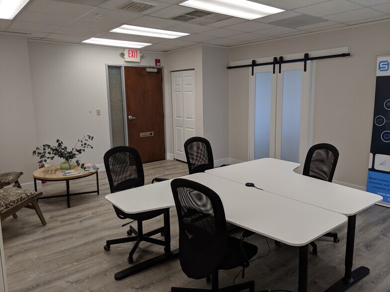 More Photos Of 3590 Hobson Rd, Woodridge Medical For Lease