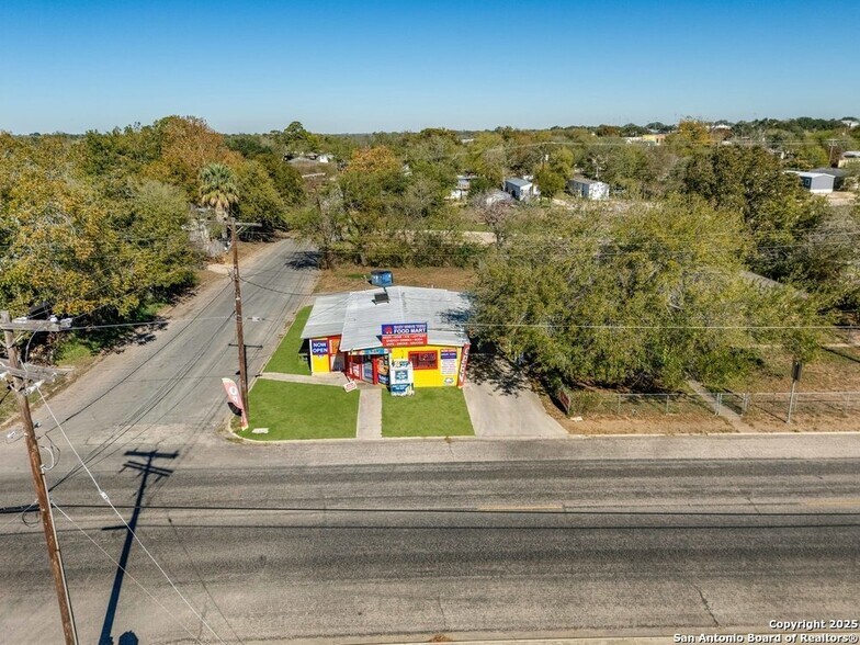 More Photos Of 702 Avenue H, Poteet Freestanding For Sale