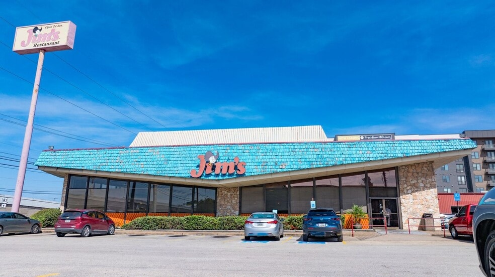 More Photos Of 9091 Research Blvd, Austin Restaurant For Lease