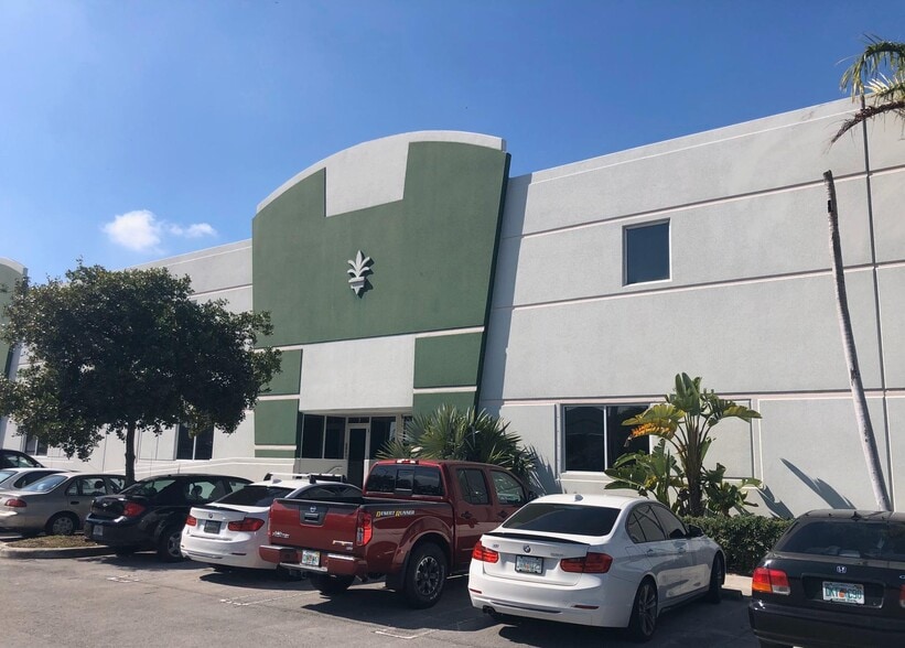 Primary Photo Of 1345 NW 98th Ct, Doral Warehouse For Lease