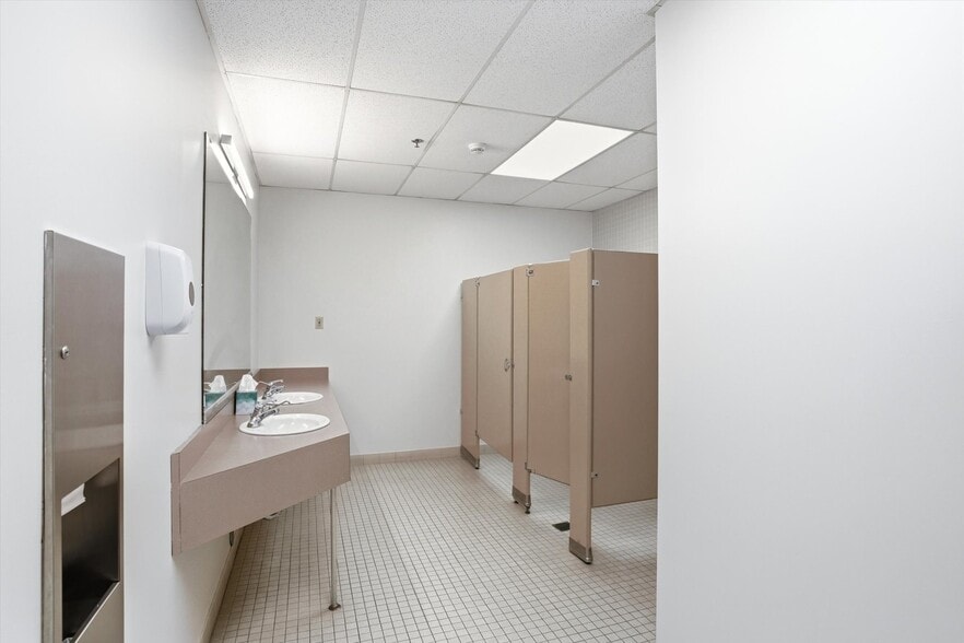 More Photos Of 15 Roszel Rd, West Windsor Office For Sale
