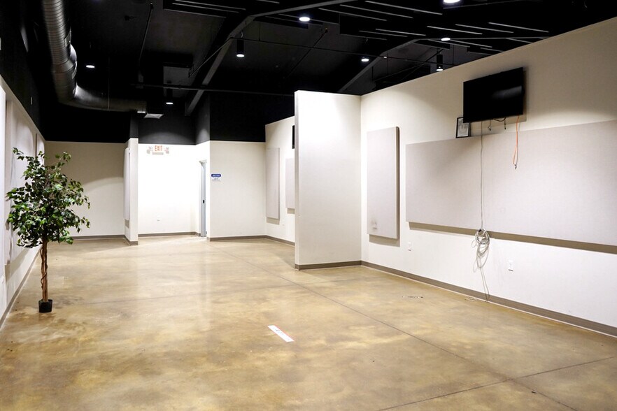 More Photos Of 2001 Yellowstone River Dr, Glendive Restaurant For Sale