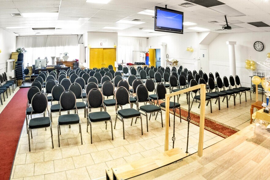 More Photos Of 6336 Av Papineau, Montréal Religious Facility For Sale