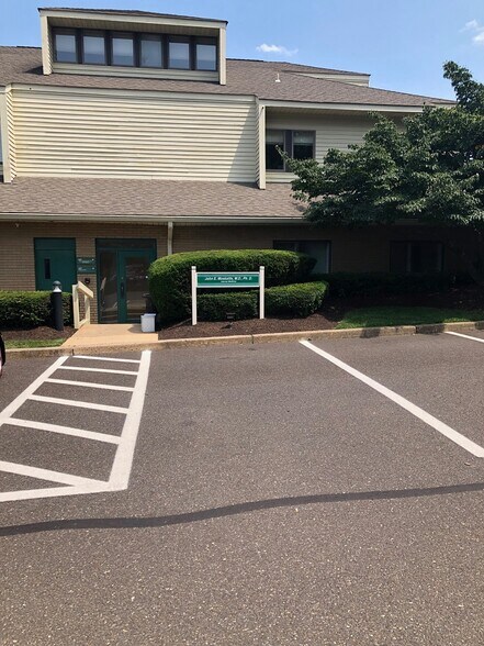 More Photos Of 333 N Oxford Valley Rd, Fairless Hills Medical For Lease