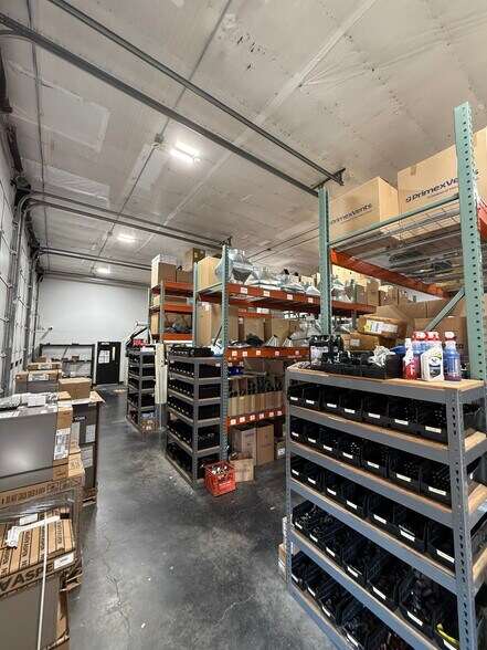 More Photos Of 5490 Commercial St SE, Salem Flex For Sale