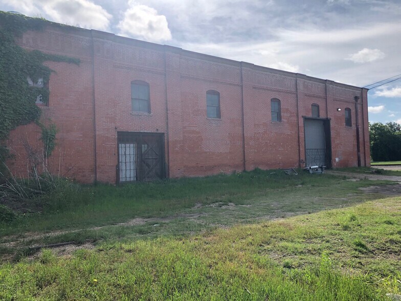 More Photos Of 310 S 9th St, Corsicana Manufacturing For Sale