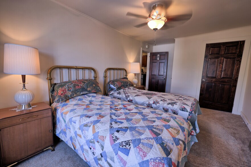 More Photos Of 511 Warren St, Hudson Storefront Retail Residential For Sale