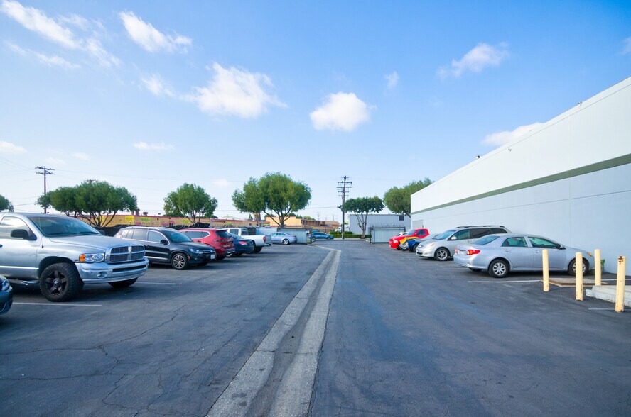 More Photos Of 6840-6846 Suva St, Bell Gardens Unknown For Lease