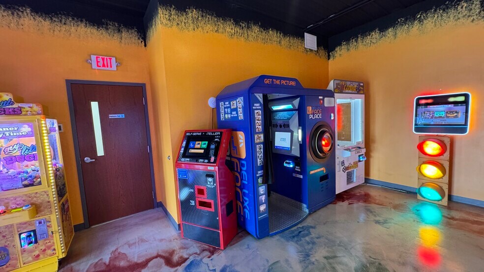 More Photos Of 215 Opportunity Blvd N, Cambridge Service For Sale