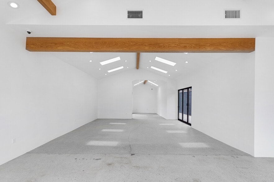 More Photos Of 1222 Abbot Kinney, Venice Storefront For Lease