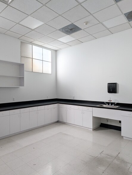 More Photos Of 3401 Winona Ave, Burbank Warehouse For Sale