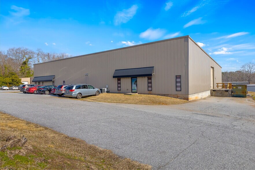 More Photos Of 11 N Kings Rd, Greenville Warehouse For Lease