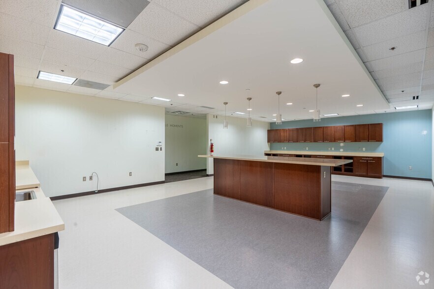 More Photos Of 7501 Boulder View Dr, North Chesterfield Unknown For Lease